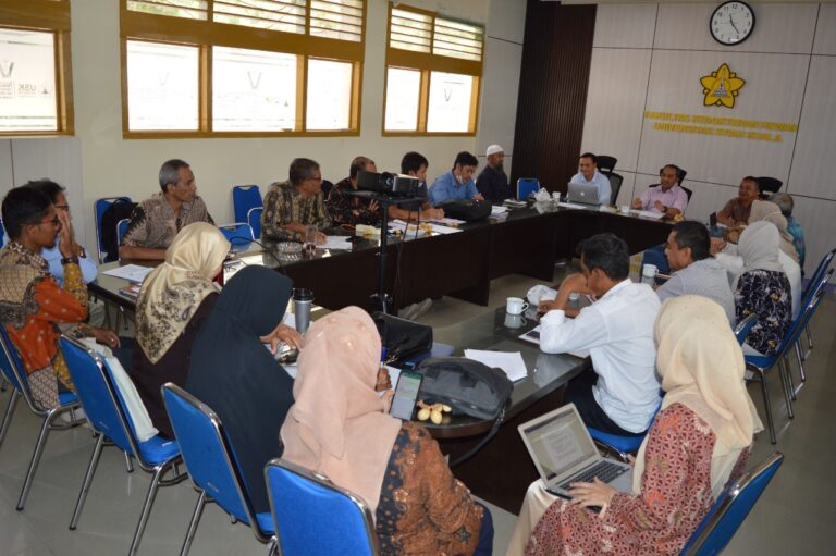 Official coordination and evaluation meetings by Deans with Study Program Coordinator, Quality Assurance Team, Head Laboratories, Head Technical Implementation Unit, and Veterinary Hospital Director of FVM USK. VIP Meeting room of FVM USK. Wednesday, October 5, 2022.