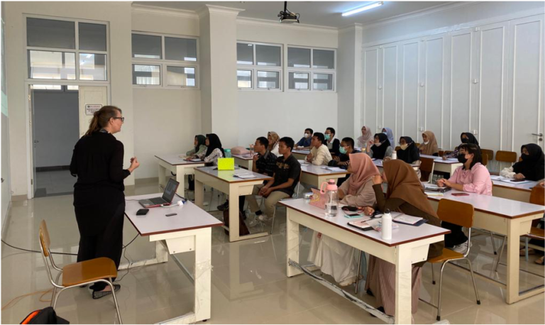 Public lecture by Dr. Loes M. L. Schure , Veterinarian from Netherlands for class IC-BVM.